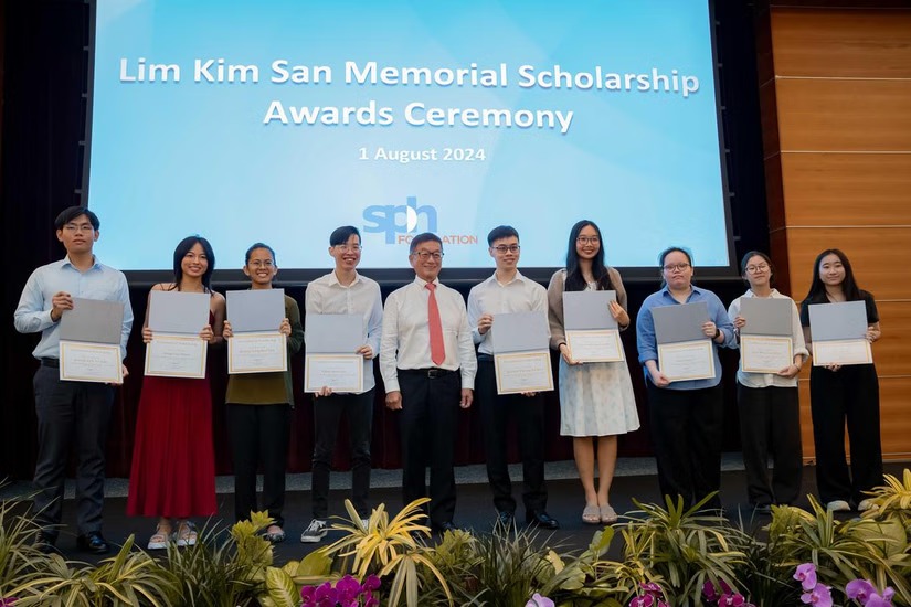 12 receive Lim Kim San Memorial Scholarship that supports students from lower-income families
