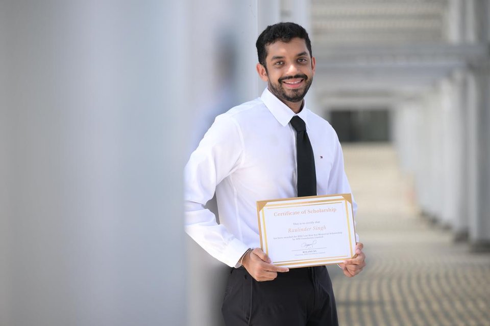 Biasiswa Peringatan Lim Kim San bantu 13 mahasiswa dari keluarga sederhana