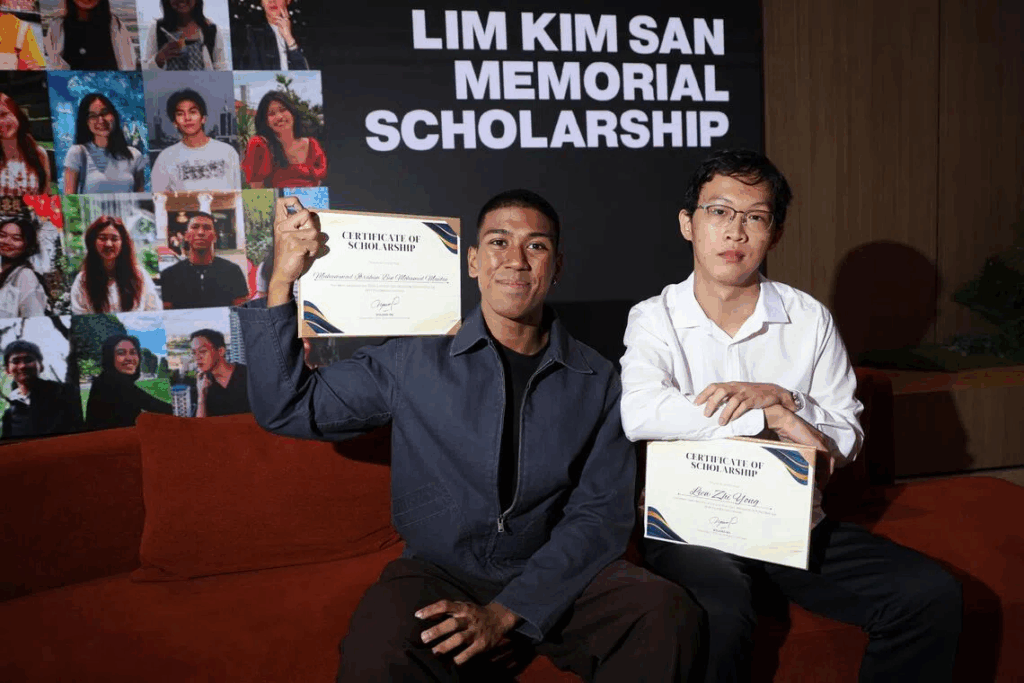 16 students receive Lim Kim San Memorial Scholarship